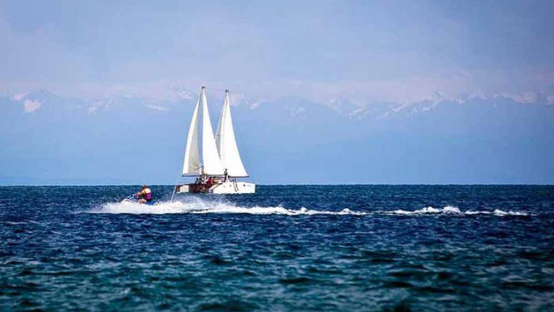 gallery-beside-lake-01