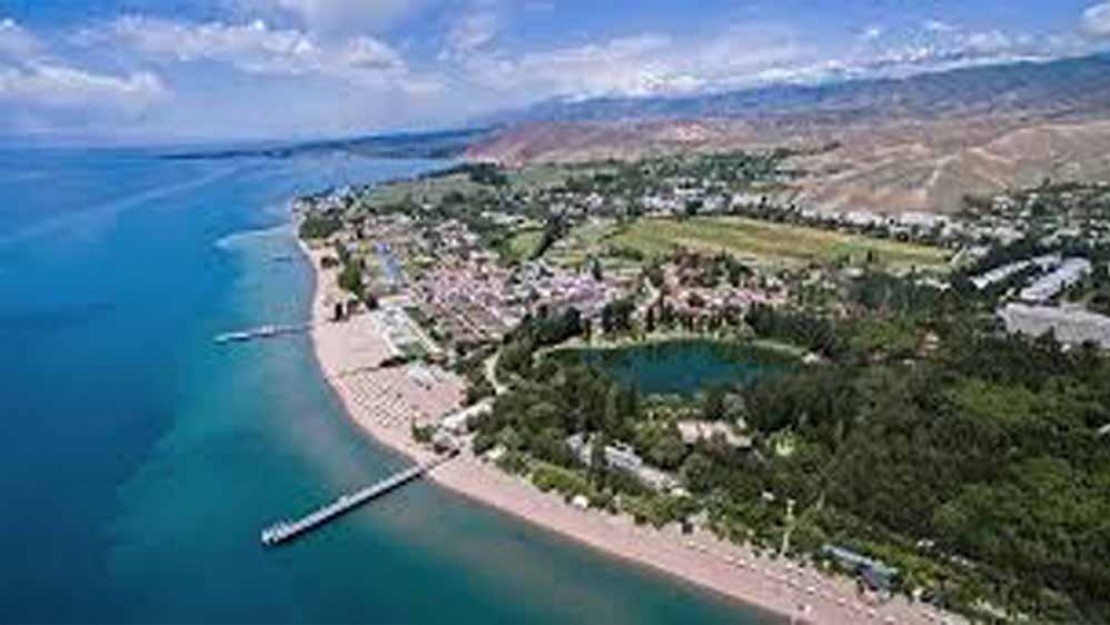 gallery-beside-lake-02