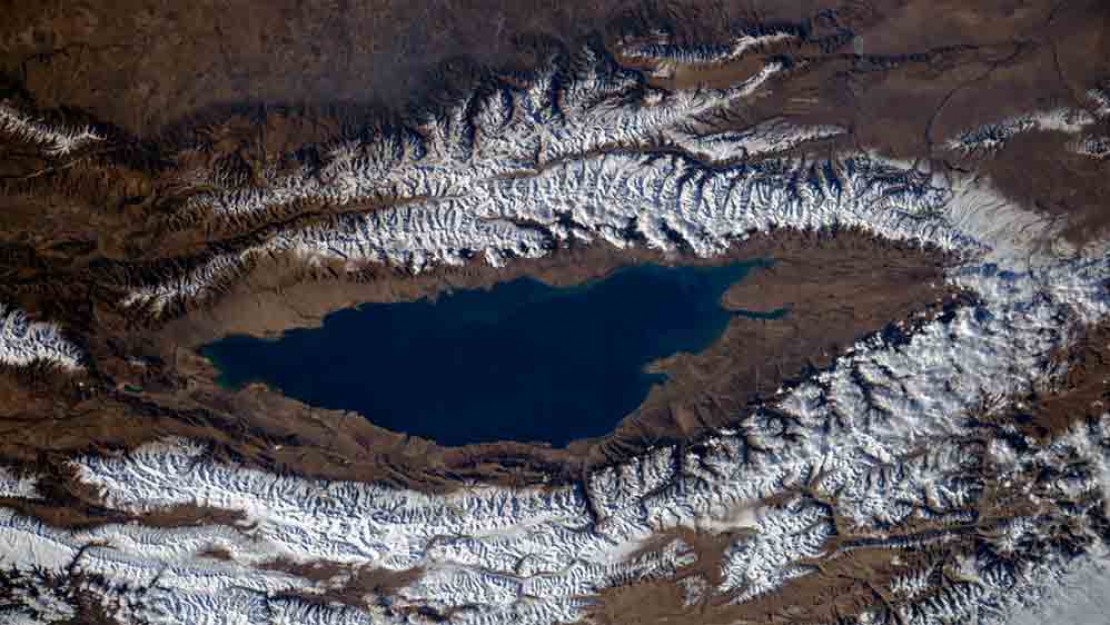 gallery-beside-lake-05