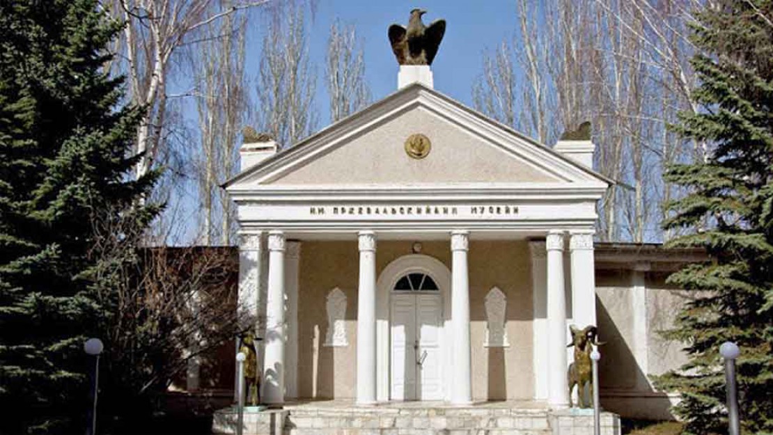 gallery-beside-museum-02